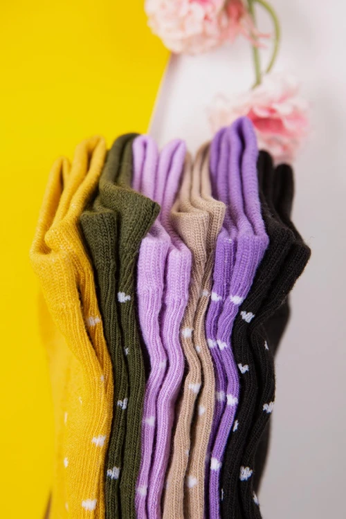 جوارب نسائية ملونة برسومات على شكل دوائر نقطية عدد ستة قطع