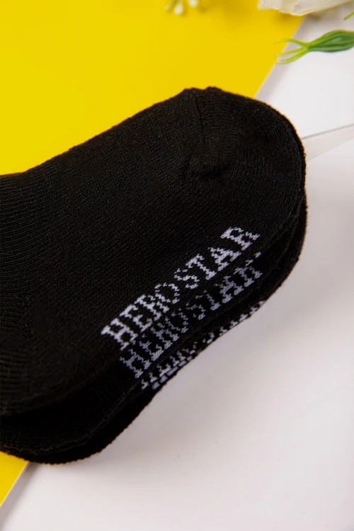 جوارب ولادي  لون اسود و كتابة على الجنب عدد ثلاث قطع