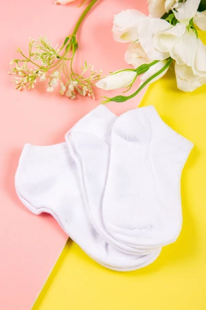 جوارب ولادي  لون ابيض و كتابة على الجنب عدد ثلاث قطع