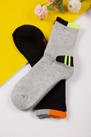 جوارب ولادي ملونة برسومات و كتابة على الجنب عدد ثلاث قطع