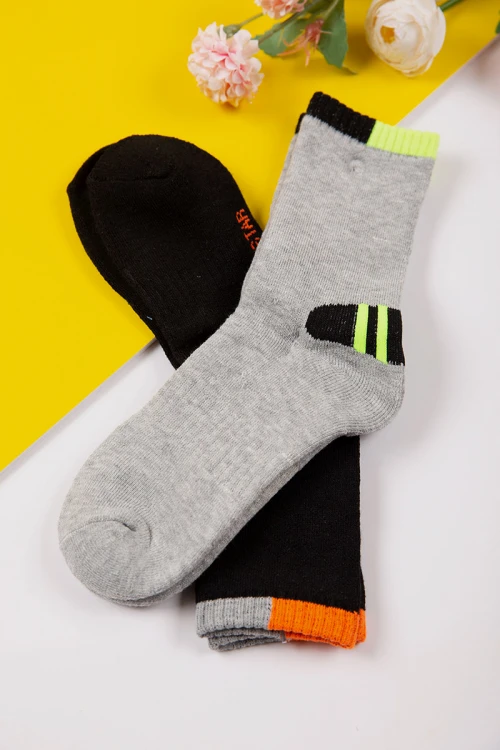 جوارب ولادي ملونة برسومات و كتابة على الجنب عدد ثلاث قطع