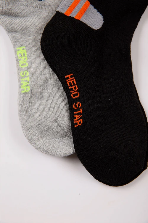 جوارب ولادي ملونة برسومات و كتابة على الجنب عدد ثلاث قطع