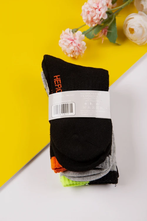 جوارب ولادي ملونة برسومات و كتابة على الجنب عدد ثلاث قطع