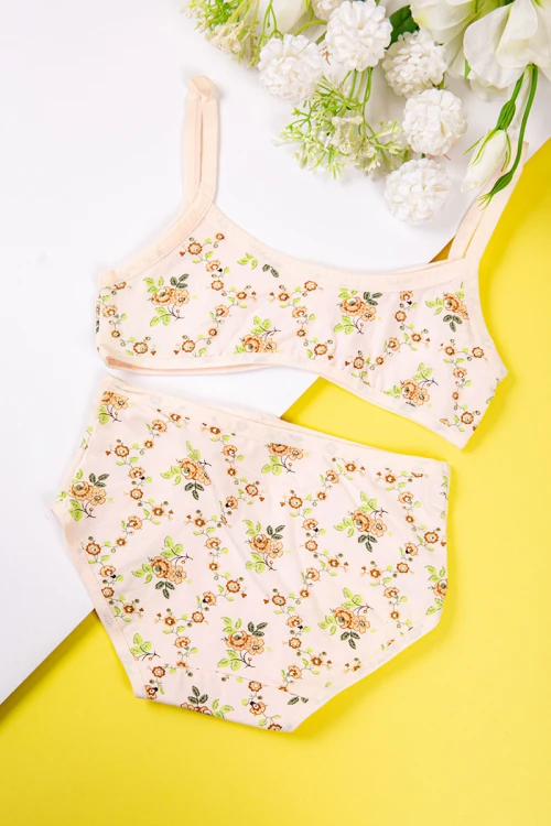 طقم داخلي نسائي قطعتين لون بيج مزين بالزهور