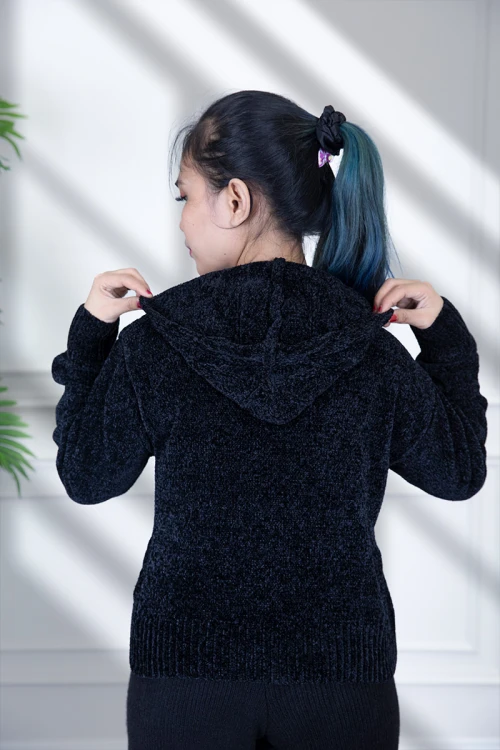 بلوفر هودي نسائي  بسحاب أمامي واكمام طويلة ومتصلة بغطاء الرأس