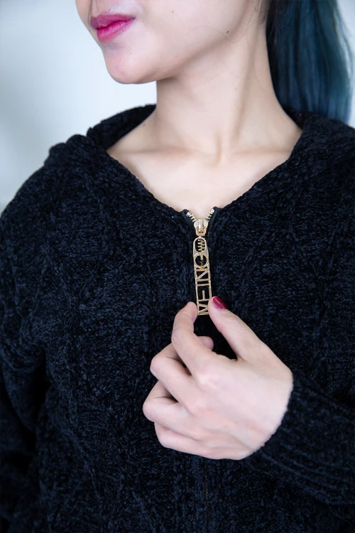 بلوفر هودي نسائي  بسحاب أمامي واكمام طويلة ومتصلة بغطاء الرأس