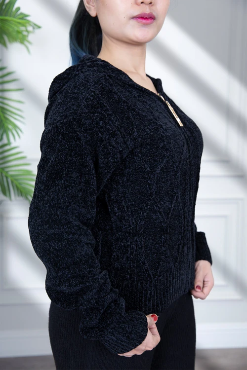 بلوفر هودي نسائي  بسحاب أمامي واكمام طويلة ومتصلة بغطاء الرأس