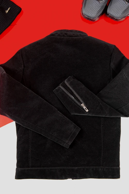 جاكيت ولادي شتوي لون أسود أكمام طويلة بجيوب و سحاب من الأمام و الأكمام