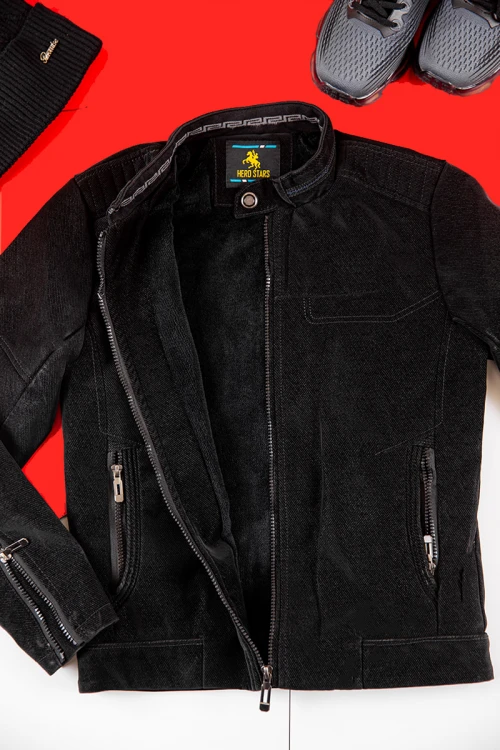 جاكيت ولادي شتوي لون أسود أكمام طويلة بجيوب و سحاب من الأمام و الأكمام