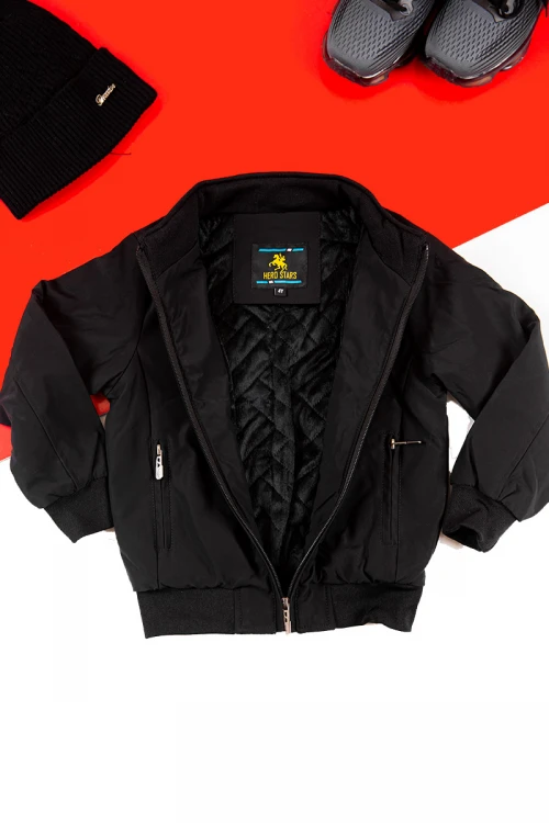 جاكيت ولادي شتوي لون أسود أكمام طويلة بجيوب و سحاب من الأمام