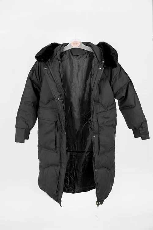 جاكيت نسائي شتوي لون أسود بقبعة رأس و بفرو منفصل قابل للتركيب و أكمام طويلة بجيوب و سحاب من الأمام