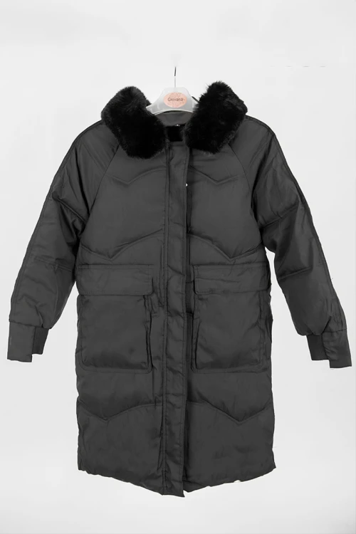 جاكيت نسائي شتوي لون أسود بقبعة رأس و بفرو منفصل قابل للتركيب و أكمام طويلة بجيوب و سحاب من الأمام