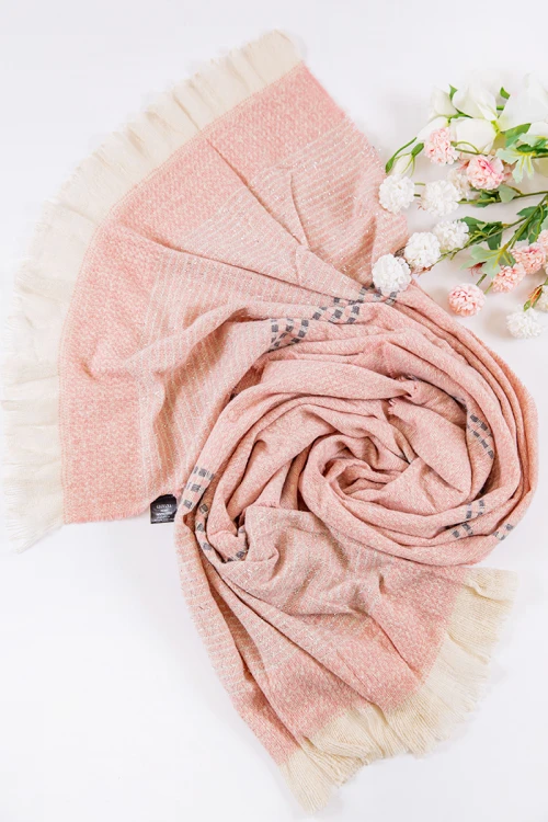 شال نسائي شتوي بشراشيب متعدد الألوان