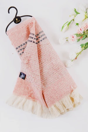 شال نسائي شتوي بشراشيب متعدد الألوان