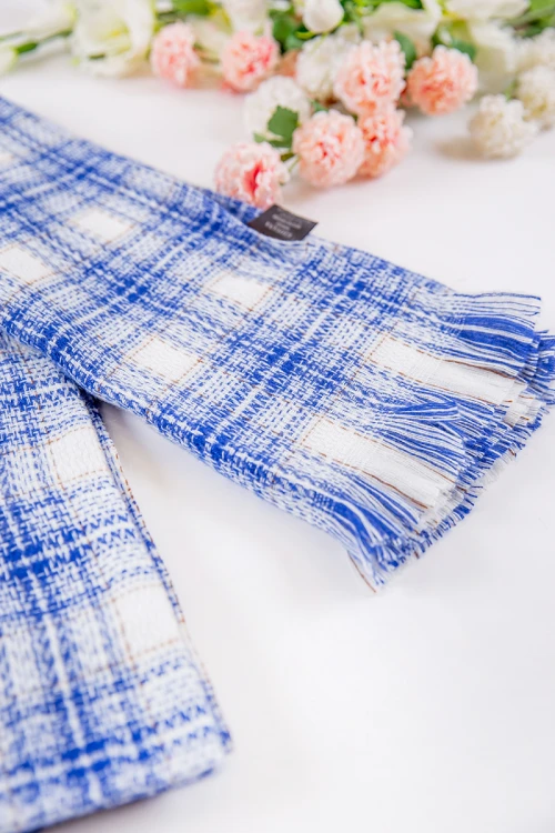 شال نسائي شتوي بشراشيب متعدد الألوان