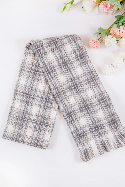 شال نسائي شتوي بشراشيب متعدد الألوان