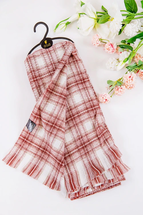 شال نسائي شتوي بشراشيب متعدد الألوان