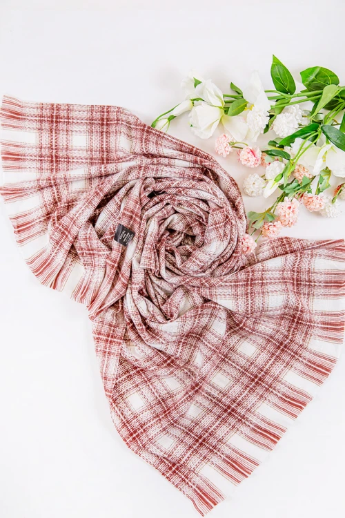 شال نسائي شتوي بشراشيب متعدد الألوان