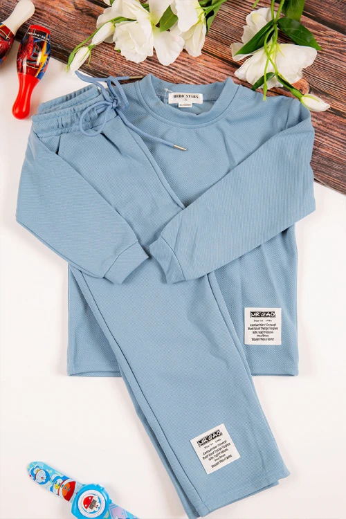 طقم شتوي ولادي أنيق قطعتين لون سماوي بكتابات من الأمام