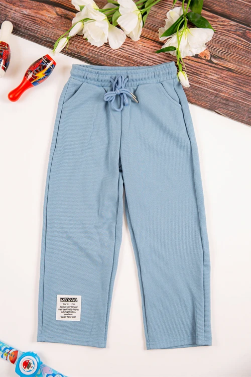 طقم شتوي ولادي أنيق قطعتين لون سماوي بكتابات من الأمام