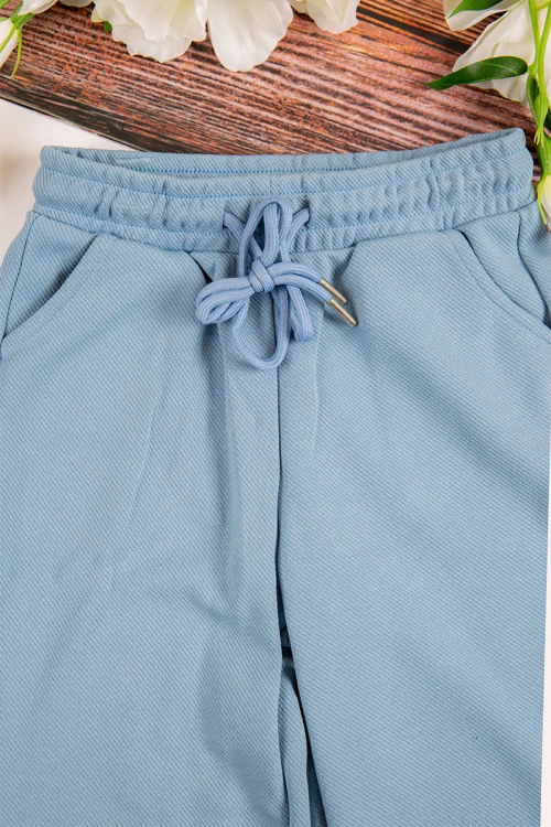 طقم شتوي ولادي أنيق قطعتين لون سماوي بكتابات من الأمام