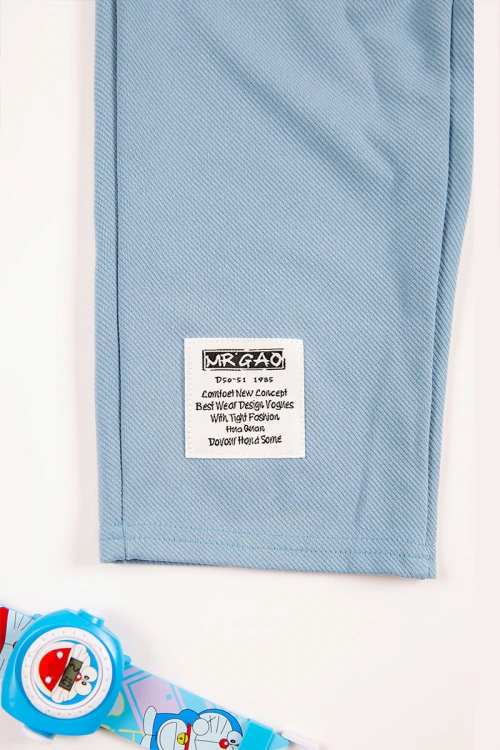 طقم شتوي ولادي أنيق قطعتين لون سماوي بكتابات من الأمام