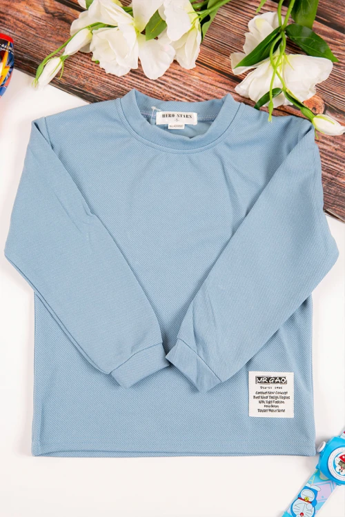 طقم شتوي ولادي أنيق قطعتين لون سماوي بكتابات من الأمام