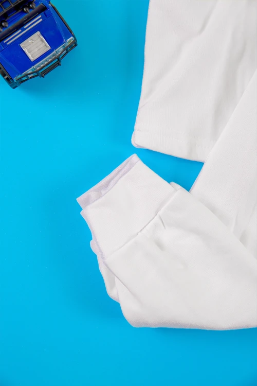 بيجاما أطفال ولادي شتوي قطعتين لون أبيض بأكمام طويلة وبنطلون طويل