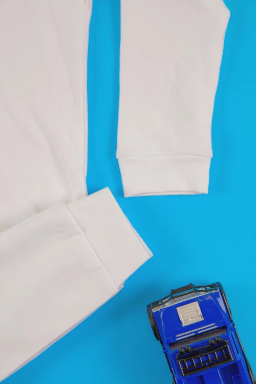 بيجاما أطفال ولادي شتوي قطعتين لون أبيض بأكمام طويلة وبنطلون طويل