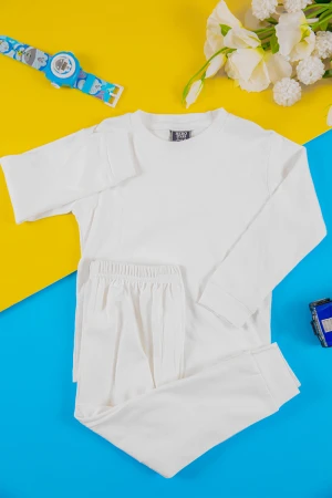 بيجاما أطفال ولادي شتوي قطعتين لون أبيض بأكمام طويلة وبنطلون طويل