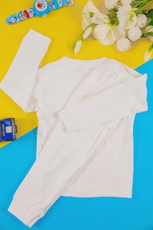 بيجاما أطفال ولادي شتوي قطعتين لون أبيض بأكمام طويلة وبنطلون طويل