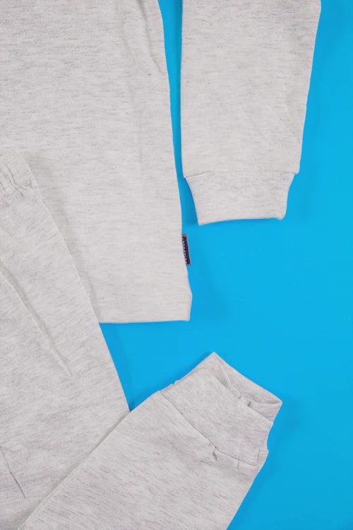 بيجاما اطفال ولادي شتوي قطعتين لون رمادي بأكمام طويلة و ياقة عالية وبنطلون طويل