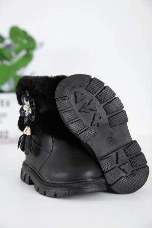 حذاء بوت بناتي شتوي لون أسود بطول الكاحل مزين و مبطن بفرو و سحاب جانبي للغلق