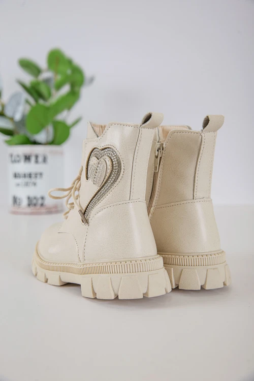 حذاء بوت بناتي شتوي لون اوف وايت بطول الكاحل مبطن بفرو و سحاب جانبي للغلق