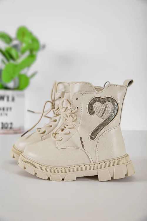 حذاء بوت بناتي شتوي لون اوف وايت بطول الكاحل مبطن بفرو و سحاب جانبي للغلق