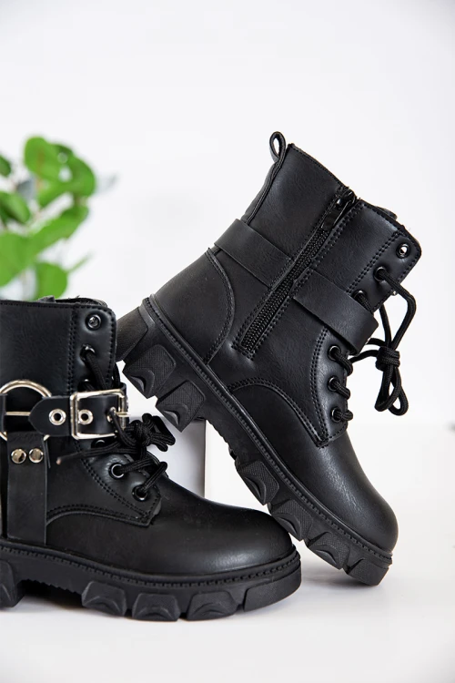 حذاء بوت بناتي شتوي لون أسود بطول الكاحل بحزام و سحاب جانبي للغلق