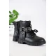 حذاء بوت بناتي شتوي لون أسود بطول الكاحل بحزام و سحاب جانبي للغلق