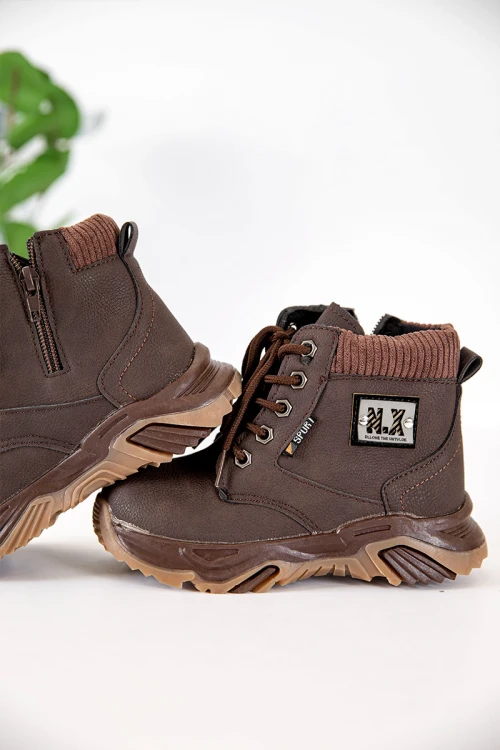 حذاء بوت ولادي شتوي متعدد الألوان مبطن بفرو و بسحاب جانبي للغلق