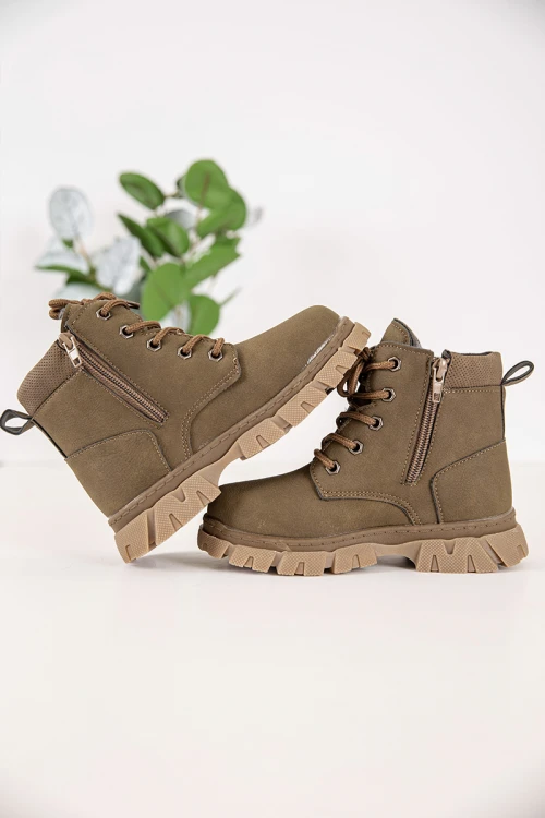 حذاء بوت بناتي شتوي لون أسود بطول الكاحل بحزام و سحاب جانبي للغلق