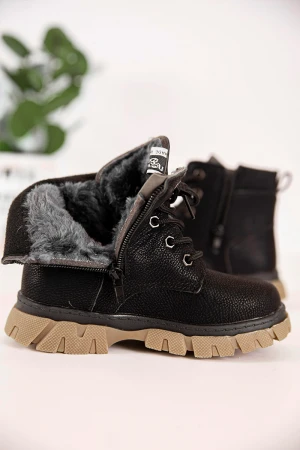 حذاء بوت بناتي شتوي لون أسود بطول الكاحل بحزام و سحاب جانبي للغلق
