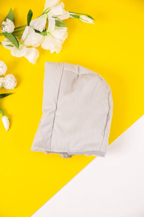 جاكيت بناتي شتوي لون بيج بقبعة رأس منفصلة و أكمام طويلة بجيوب وسحاب من الأمام