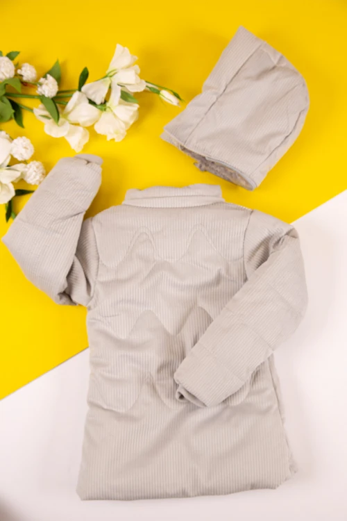 جاكيت بناتي شتوي لون بيج بقبعة رأس منفصلة و أكمام طويلة بجيوب وسحاب من الأمام