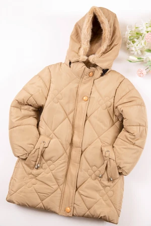 جاكيت بناتي شتوي لون بيج مبطن بقبعة رأس منفصلة و أكمام طويلة بجيوب وسحاب وازرار كبس من الأمام مع حزام في الخصر
