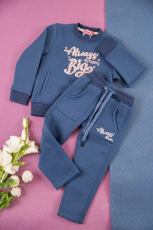 طقم بناتي شتوي قطعتين لون خربزي بأكمام طويلة وقبعة متصلة مع بنطلون طويل بزم و رباط على الخصر