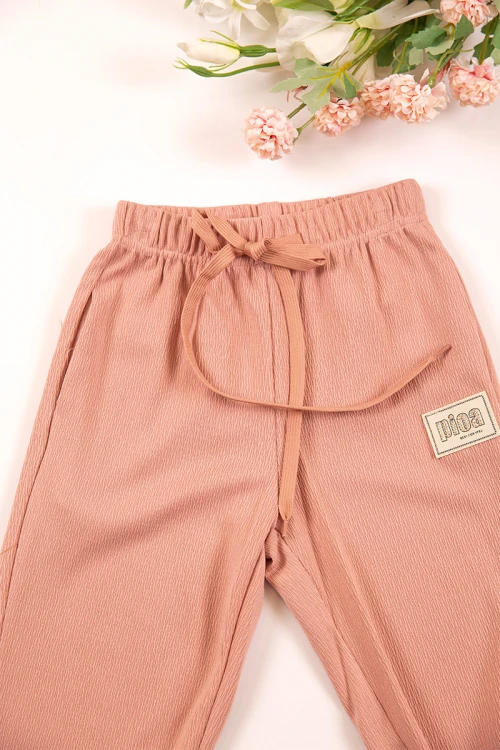 طقم بناتي شتوي قطعتين لون خربزي بأكمام طويلة وقبعة متصلة مع بنطلون طويل بزم و رباط على الخصر