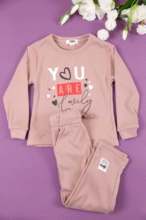 طقم بناتي شتوي قطعتين لون وردي بأكمام طويلة مع بنطلون طويل بزم و رباط على الخصر