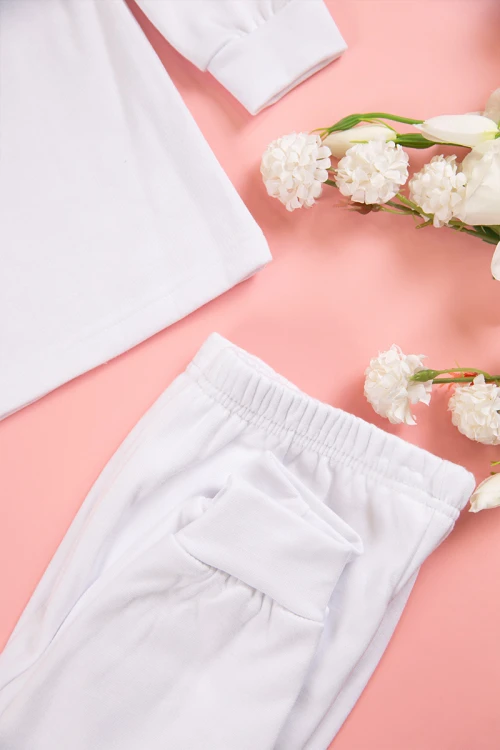 طقم بيجاما بناتي شتوي قطعتين لون أبيض بأكمام طويلة مع بنطلون طويل بزم