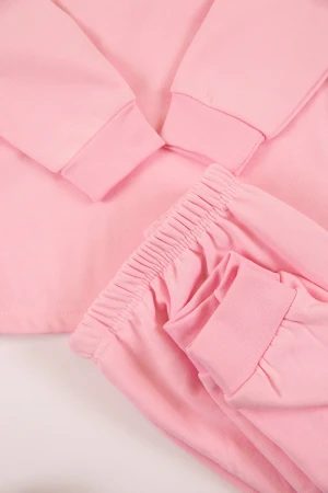 طقم بيجاما بناتي شتوي قطعتين لون وردي بأكمام طويلة و رقبة عالية مع بنطلون طويل بزم 