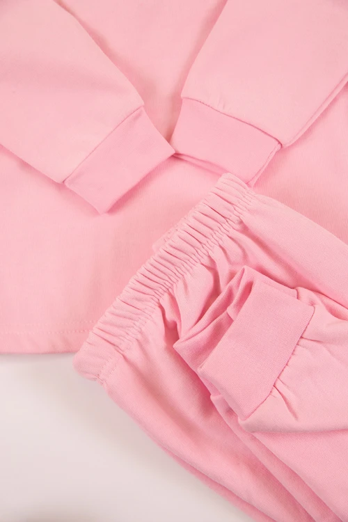 طقم بيجاما بناتي شتوي قطعتين لون وردي بأكمام طويلة و رقبة عالية مع بنطلون طويل بزم