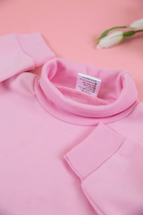 طقم بيجاما بناتي شتوي قطعتين لون وردي بأكمام طويلة و رقبة عالية مع بنطلون طويل بزم